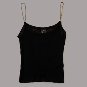 — S O M M A R —  L O P P I S —      Bling svart linne - Sjuuuukaste bling, dem gör inte sånna här bra kvalite kristaller längre, linnet är troligen från 80-talet. Köp flera plagg eller smycken från mitt sommar loppis och få 20% extra rabatt 