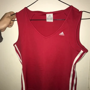 Adidas linne - Ganska kort, använd fåtal ggr. Träningsmaterial