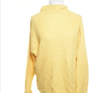 Dorothy perkins tröja. 90s inspired - Dorothy perkins 90s style ljusgul tröja