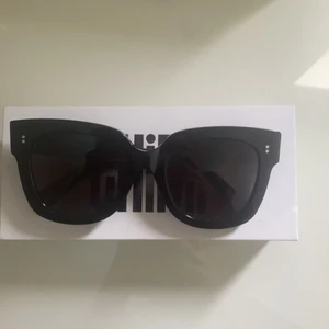 Svarta chimi glasögon  - Ett par jätte fina nästan nya chimi glasögon dock är de lite för stora men så fina annars💕💕