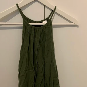 Grönt linne - Frakt 20kr eller gratis vid köp av fler än ett plagg💕