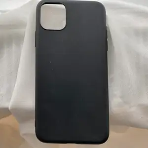 Ett svart silikonskal som passar iPhone 11 pro max och är helt oanvänt! 