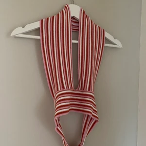 Topp - Söt topp som man knyter i ryggen, prislapp kvar✨ frakt inräknat i priset