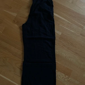 Byxor  - Har 2 par likadana nyskick 