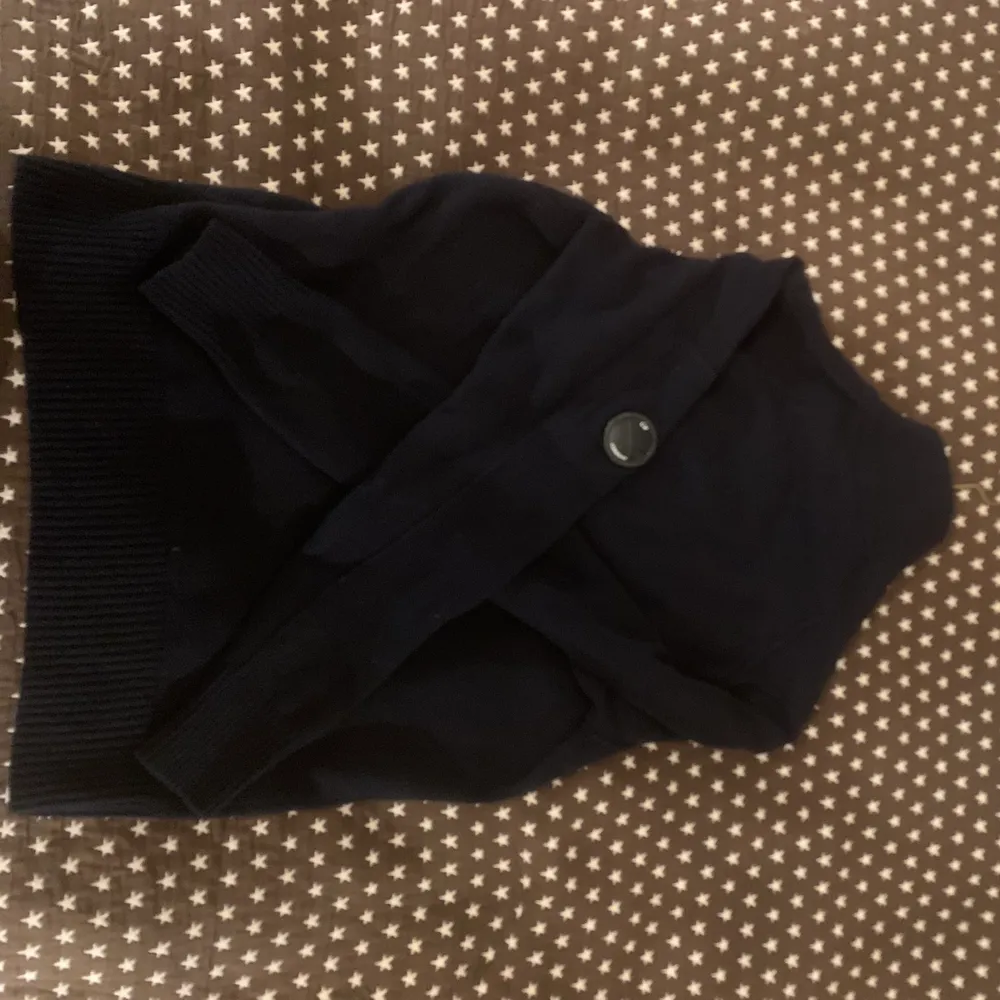 This C.P Company woll and Nylon Turtelneck is from 2016 and good condition 8/10, used under 10 times. It is a Size large but fits medium aswell.. Stickat.
