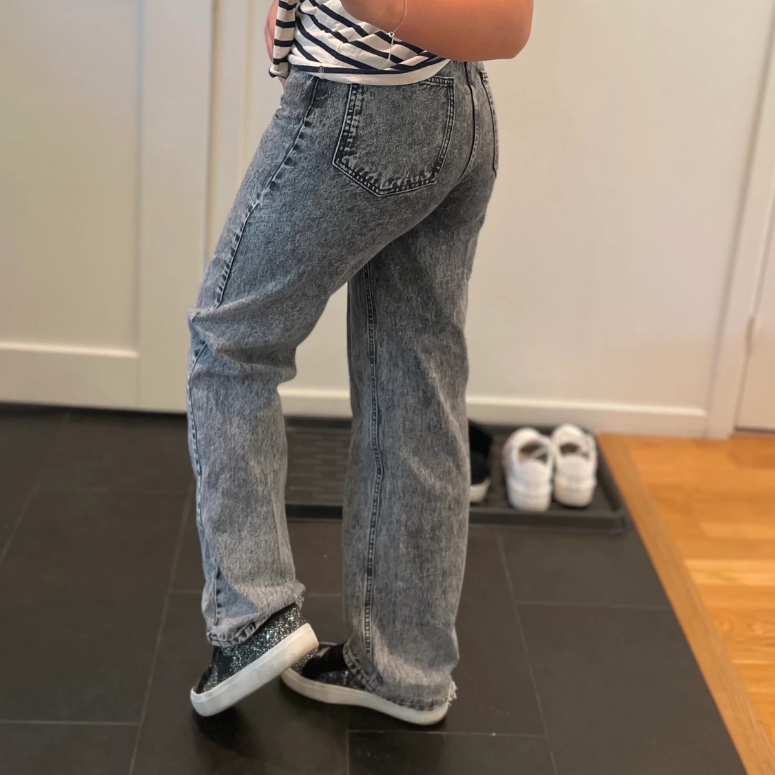 Populära gråa jeans från NA-KD - 90