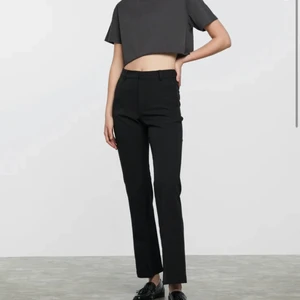 Kostymbyxor - Säljer mina kostymbyxor ifrån bikbok pga att de blivit för små för mig, använda fåtal gånger