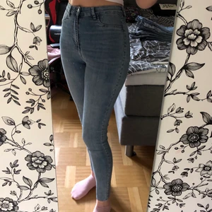 Jeans - High waist skinny jeans storlek 40 men passar mer en 38.