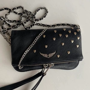 Zadig & Voltaire väska - Superfina väska från Zadig & Voltaire som knappt är använd 