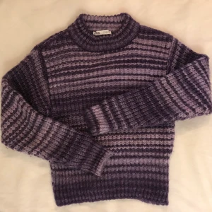 Tickad tröja  - Stickad lila tröja från Zara