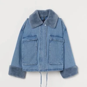 Jacka HM - Säljer min så coola jacka från HM. Använt fåtal gånger och har inga defekter💕 Den är i stlorlek M men passar xs, s och l osv då den är stor i storleken. (Lånad bild) 