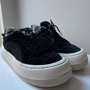 Eytys Sonic  - Eytys av modellen Sonic strl 41. använda men i mycket gott skick. kan mötas upp i sthlm eller skicka mot frakt💕💕