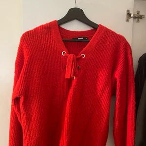 Röd stickad tröja - Röd gosig tröja från bikbok!