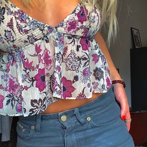 söt topp - Snyggaste tröjan jag äger. Nypris 259💕knytning i ryggen!