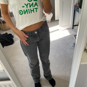 Jeans Zara - Lågmidjade jeans från Zara i storlek 38. 400 ink frakt