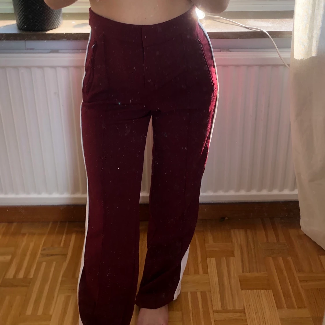 Snygga bekväma vinröda byxor 