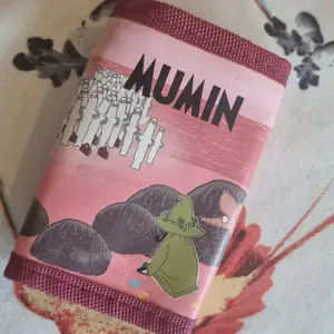 Så söt plånbok med mumin 💕 läs bio❣