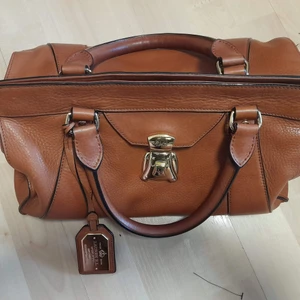 Ralph Lauren väska  - Ralph Lauren väska, aldrig använd, i nyskick. 