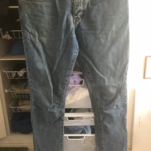 Calvin Klein jeans - Ett par Calvin Klein jeans i sjyst kondition.