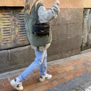 Manchester väst - Grön väst i Manchester, från Zara herr storlek S, sitter oversize på mig med xs/s! Jättebra skick!