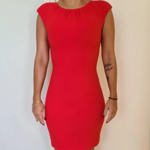 Klänning - Röd klänning i storlek 34