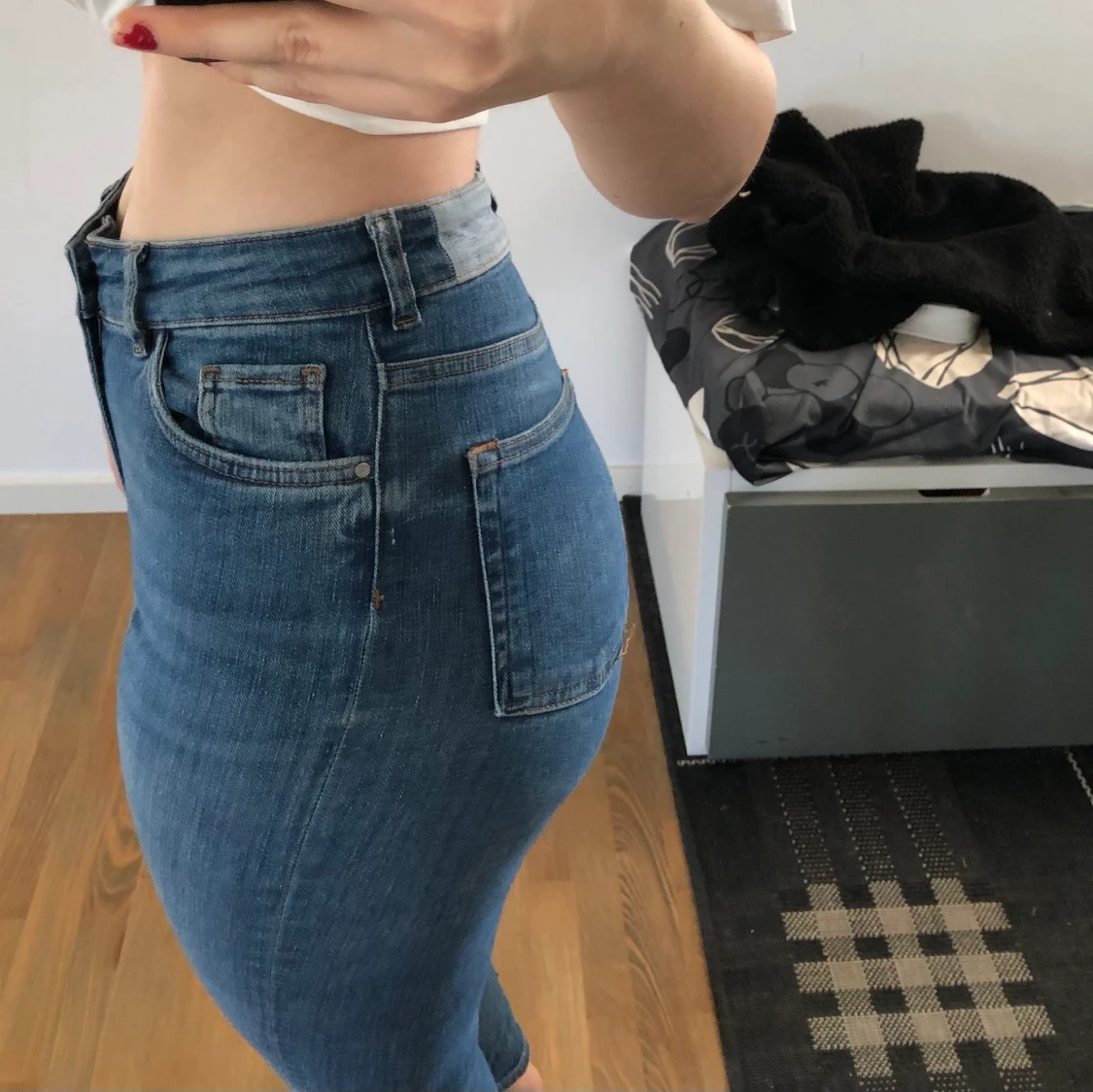 Blåa tajta jeans från Karve - 90