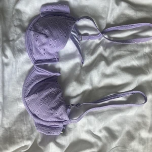 Bikini - Bikini topp som jag beställde men va för liten hoppas den kan göra sig finare på någon annan