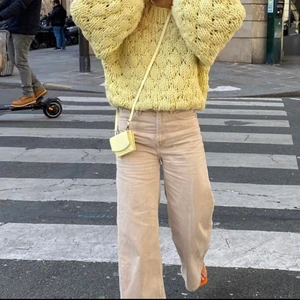 Gul miniväska - Som en plånbok!