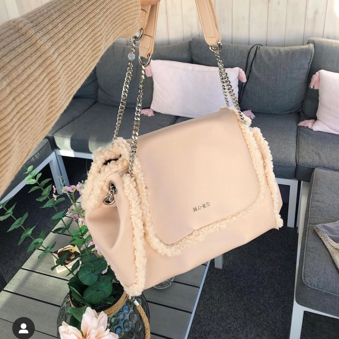 Rosa fluffväska från nakd 