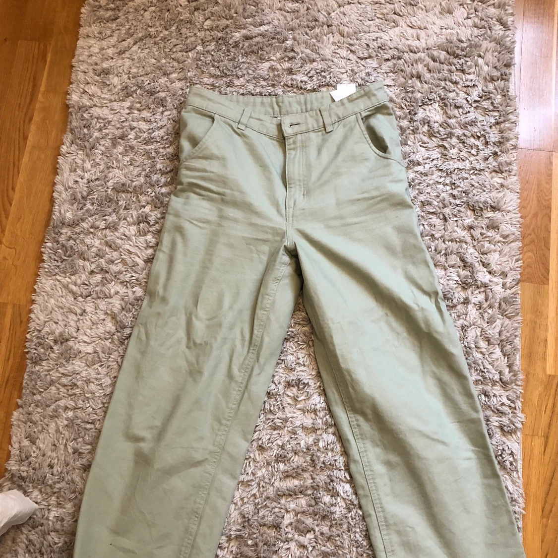 säljer dessa snygga byxor ifrån Monki!! - 90