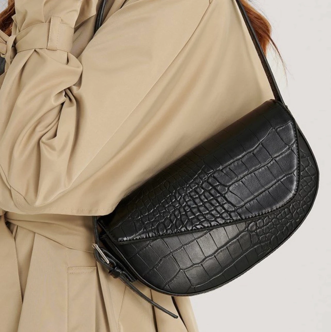 NAKD svart axelväska i sadelmodell - 90