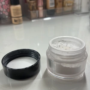 Kicks löspuder  - Kicks egna löspuder, går ej att köpa i butik längre. Translucent 9g. Fri frakt🤍✉️