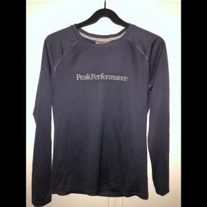 Peak performance tröja  - Peak Performance tröja fint skick 