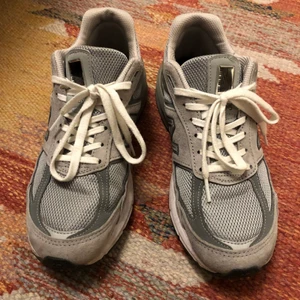 New Balance 990v5  - New Balance 990 v5 storlek 40. Mycket sparsamt använda. Inga skambud.