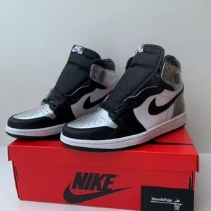Jordan 1 Retro High Silver Toe (W) - Jordan 1 Retro High Silver Toe (W) - Skick: DSWT  Storlek: 40 