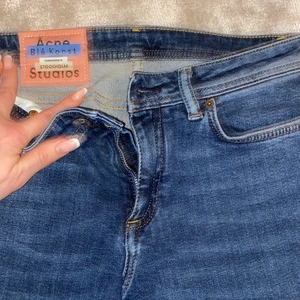 Acne jeans  - Säljer min acne jeans helt nytt ! Den har bara ståt i garderoben! 