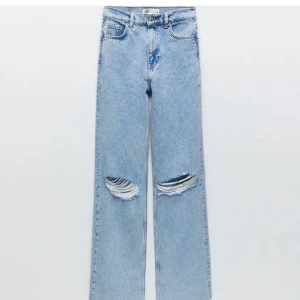 Jeans - Är tyvärr tvungen att sälja dessa fina Zarabyxor då de har blivit för små för mig. De är köpta här på plick