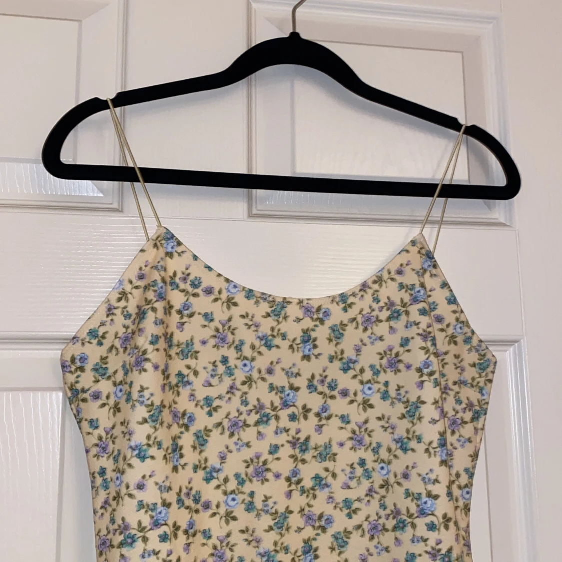 Figursydd tajt klänning - 90