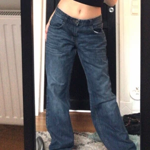 Lågmidjade jeans  - Så snygga lågmidjade tom tailor jeans! Passar dem som har storlek M och uppåt skulle jag säga. Innerbensmåttet är 82cm. Kom privat för mer bilder eller om du har frågor💕💕