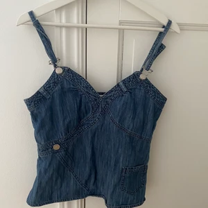 Jeans topp  - Säljer den här fina jeans toppen! Köparen står för frakten