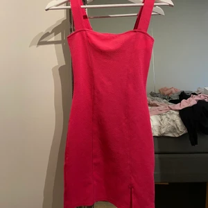 Rosa klänning -  kan mötas upp eller frakta men då står du för frakten:)