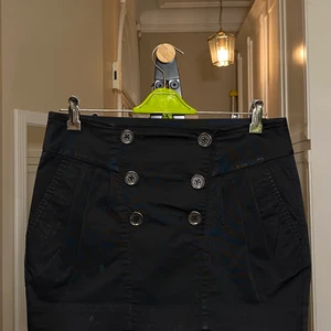 trendig kjol från Malene Birgers - vintage skirt i storlek 29 från 2000s. pris kan diskuteras 💚