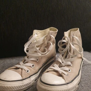 Converse  - Jättefina oanvända converse i strl 37, Äkta såklart, ser ut som nya! Köpare står för frakt
