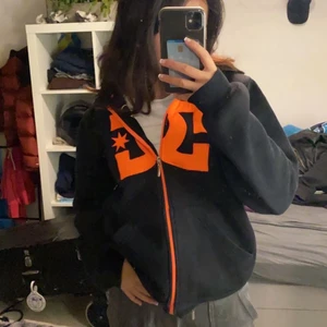 Kofta - Säljer denna skit snygga koftan! Inga defekter! Har jätte fin passform tycker jag. Priset är prutbart!