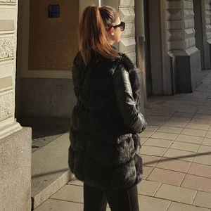 Fake pälsväst  - Fake pälsväst stl L men passar mig med s som vill ha den lite mer oversize 
