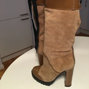 Red valentino vinter stövlar stl 36 - Red valentino vinter stövlar i stl 36. Ny skick 