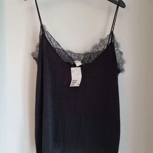 Linne L - Svart linne, aldrig haft på mig. Storlek L. Nypris 179:-