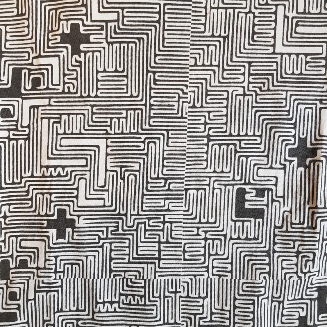 Tshirt svart/vit Mönstrad  - 91