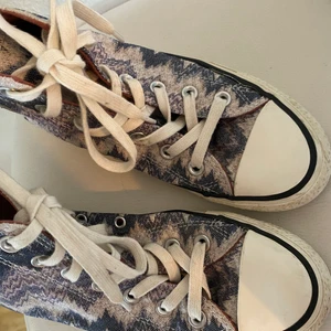 All Star Converse - Jag säljer dessa super fina converse pga att de inte passar mig längre. Super fint skick! Köparen står för frakten. 