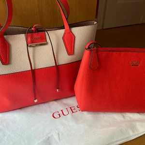 Guess handväska  - Set på två, toppen skick 